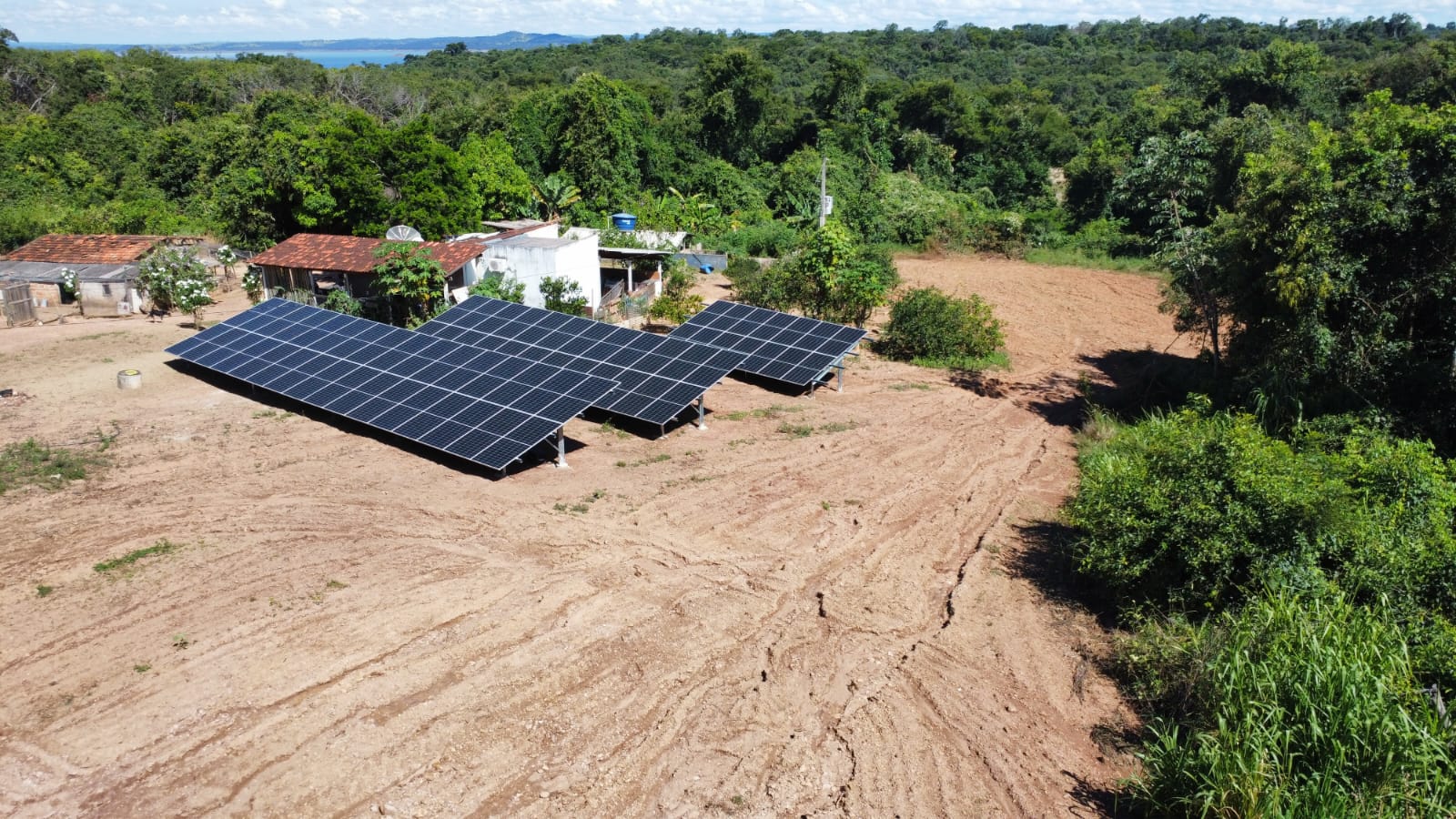 Sistema fotovoltaico em fazenda